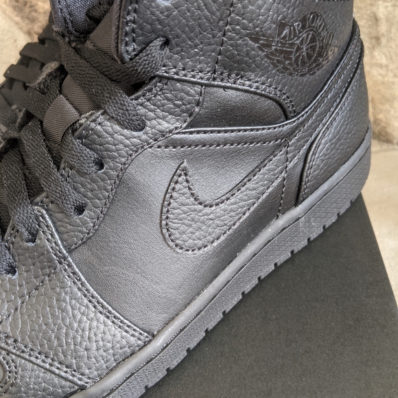 Jordan 1 mid triple black - Picture 4 of 6